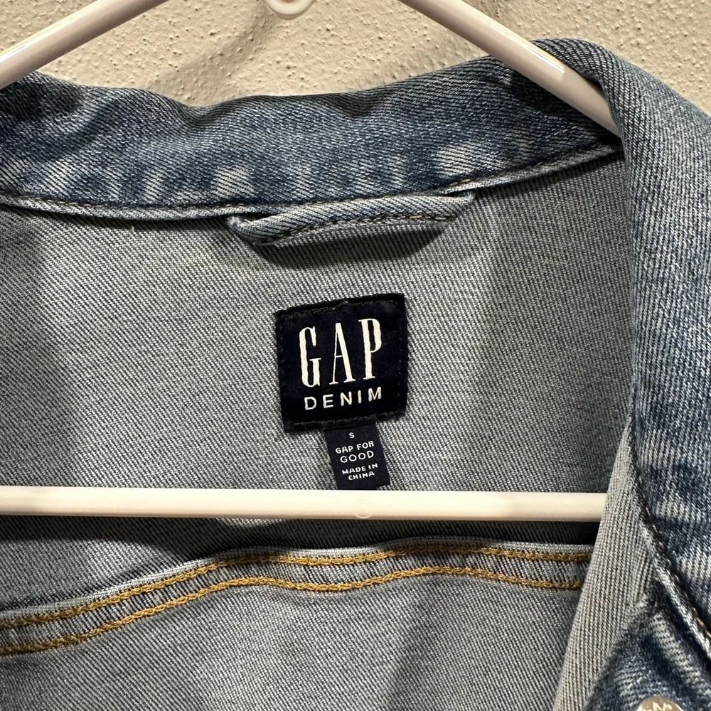 GAP Blue Jean Jacket Classic Denim Style - Picture 2 of 3